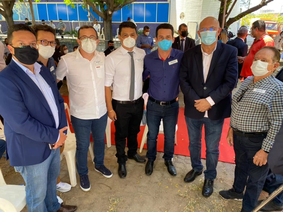 Prefeito Júnior Percy participa de encontro com ministros