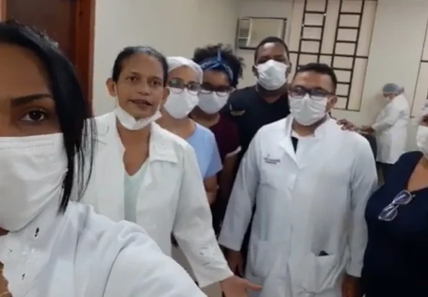 Profissionais da FMS em apoio ao colega de trabalho