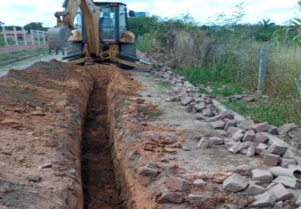 Ruas Rui Barbosa e Parnaguá recebem obras de esgotamento sanitário