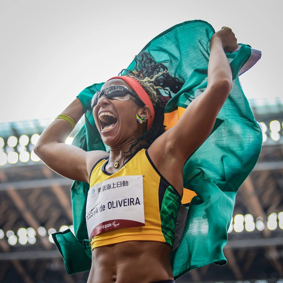 Silvânia Costa comemora seu bicampeonato paralímpico