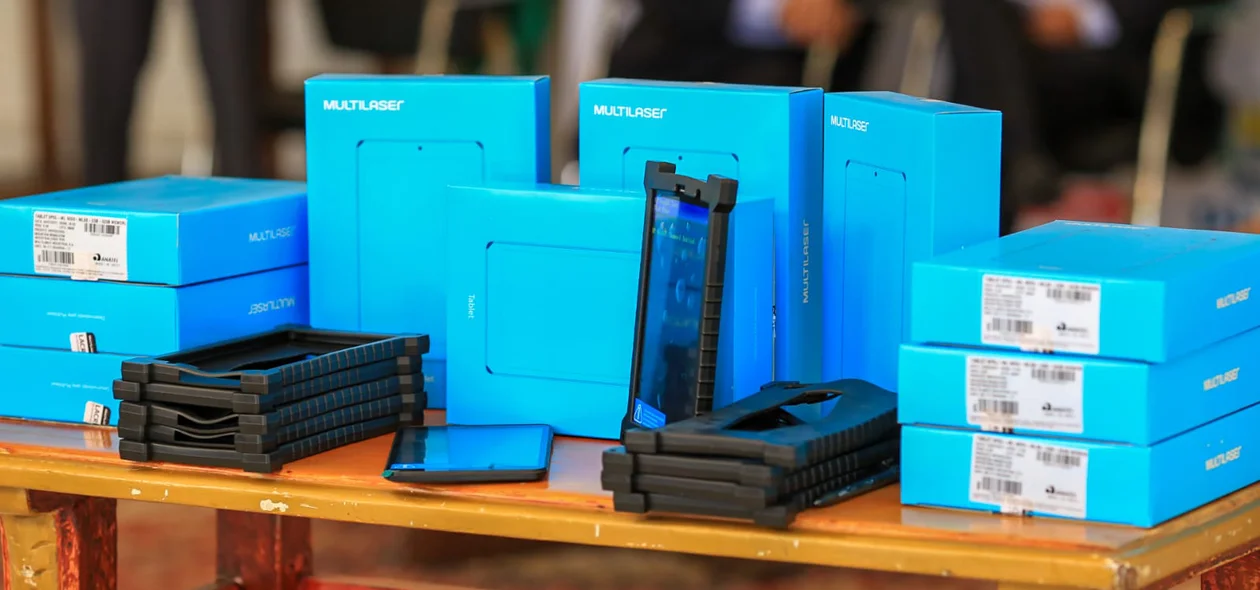 Tablets entregues pelo Governo do Estado
