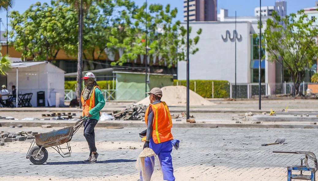 Trabalhadores na obra