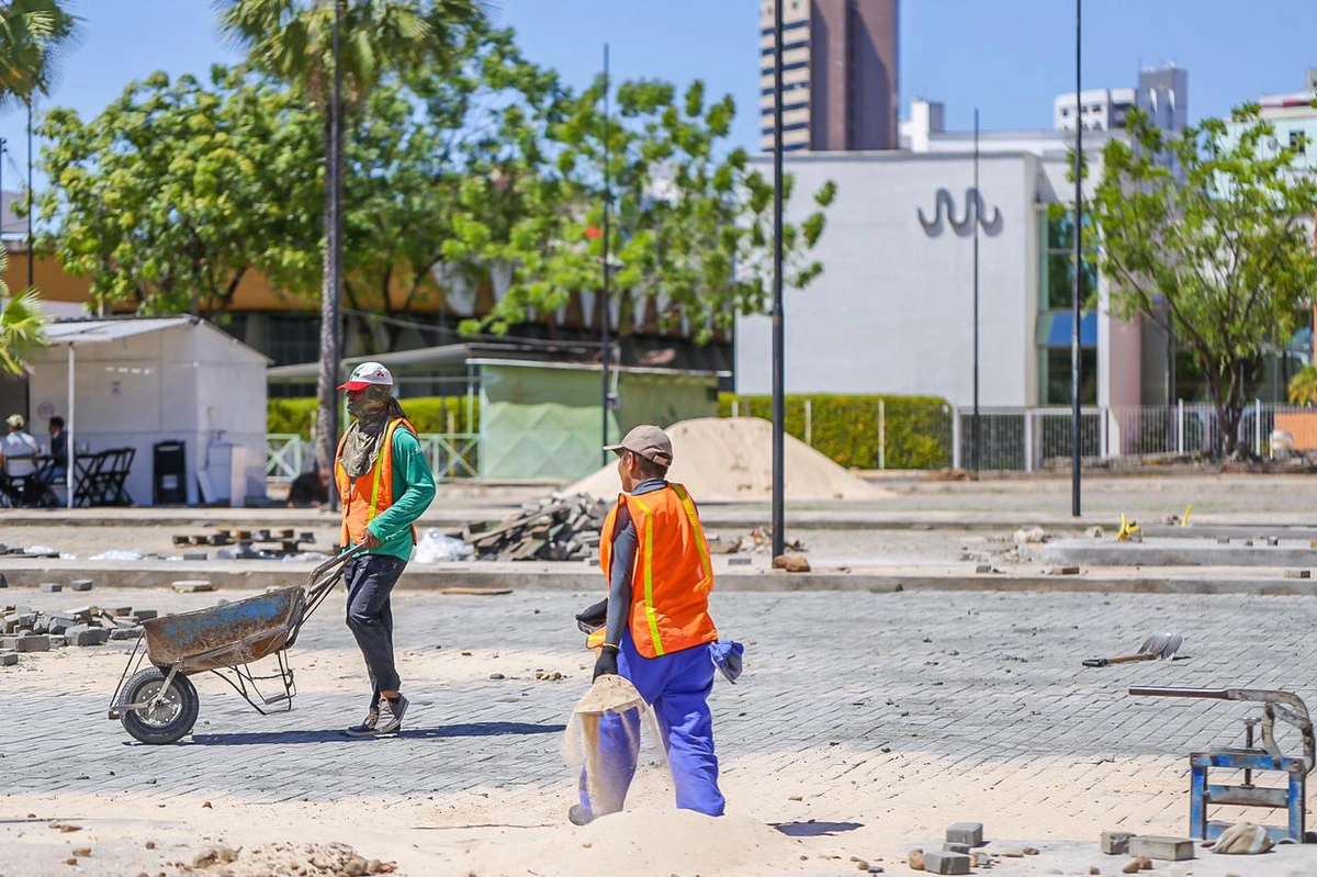 Trabalhadores na obra