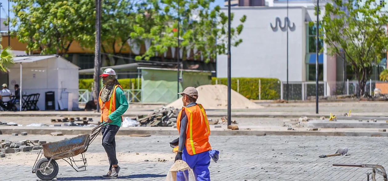 Trabalhadores na obra