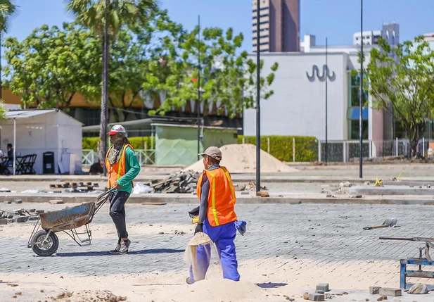 Trabalhadores na obra