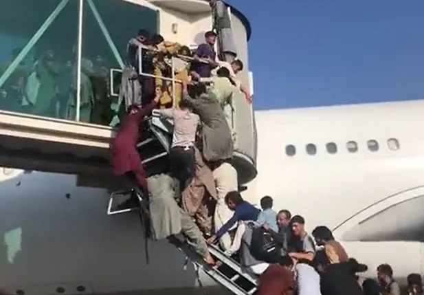 Tumulto em aeroporto de Cabul deixa vários mortos