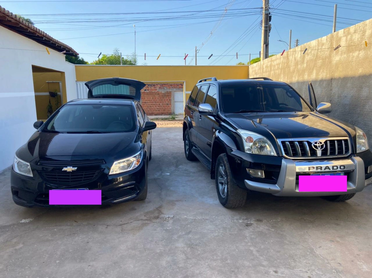 Veículo apreendidos, um deles de luxo
