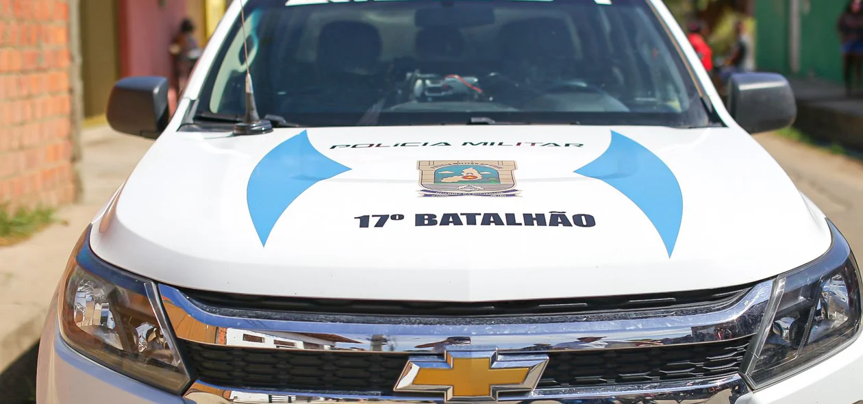 Viatura do 17º Batalhão da Polícia Militar