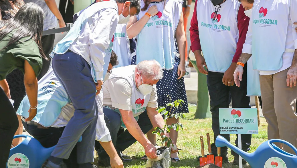 Vítimas da covid-19 recebem homenagem do ex-presidente Lula