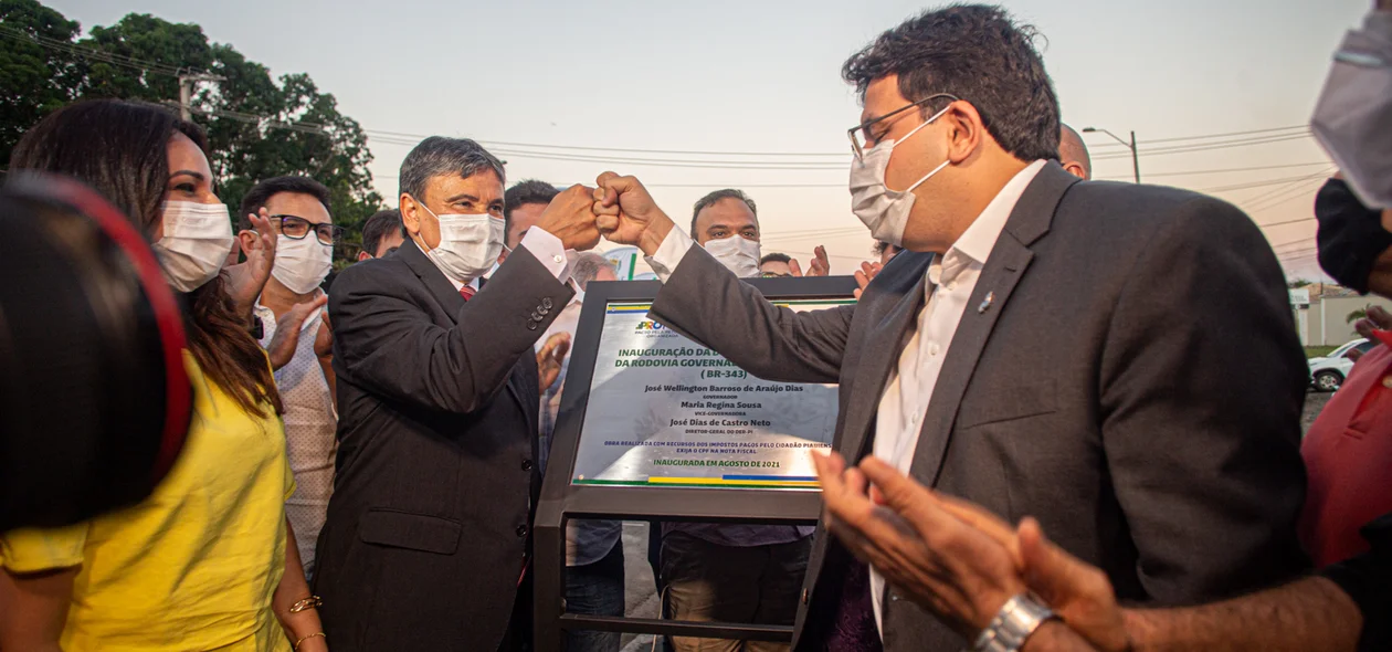 Wellington Dias e Rafael Fonteles inaugurando a duplicação da BR 343