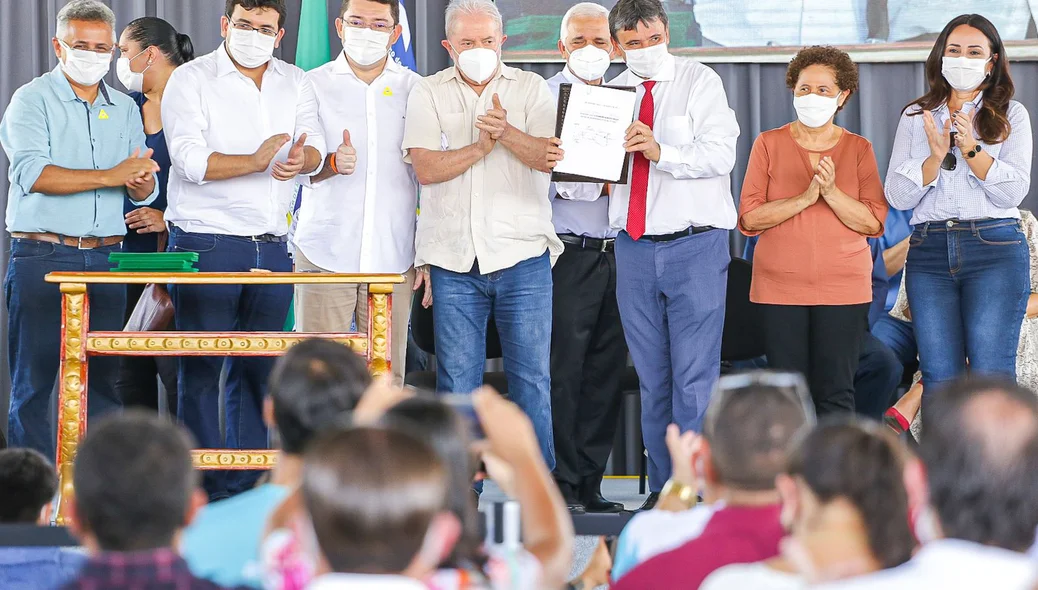 Wellington Dias entrega reforma de escola ao lado de Lula