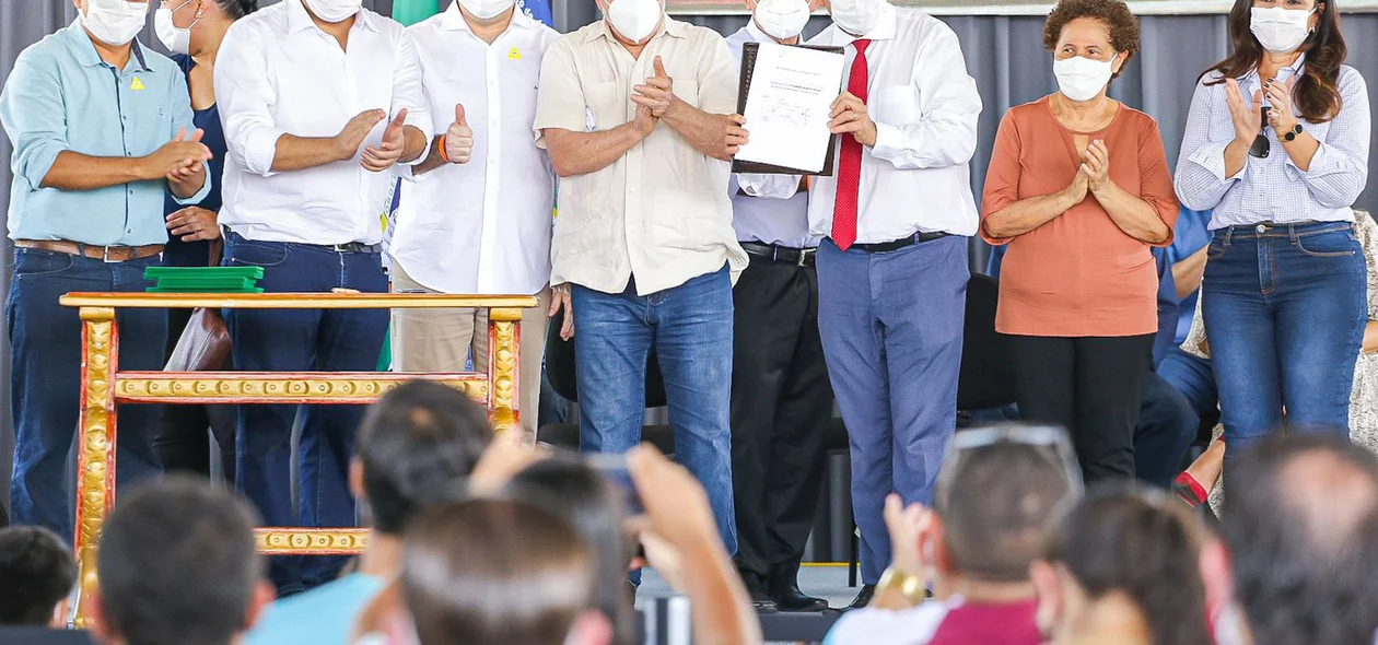 Wellington Dias entrega reforma de escola ao lado de Lula