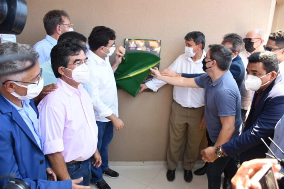 Wellington Dias inaugurando obras em Oeiras
