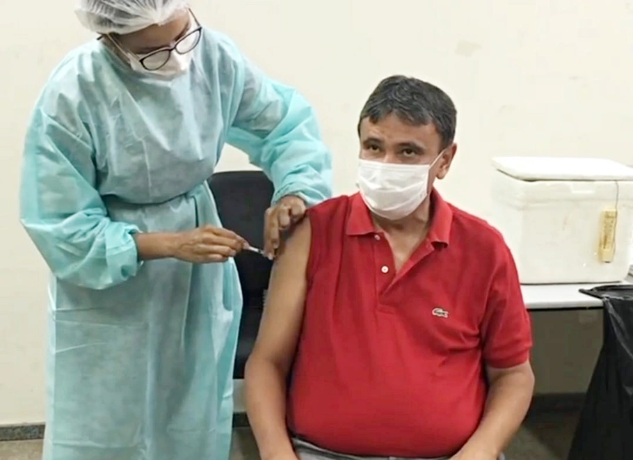 Wellington Dias recebe a 2ª dose da vacina