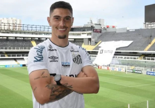 Zagueiro uruguaio Emiliano Velázquez