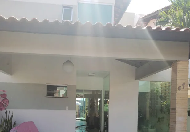A casa fica localizada na Avenida Mirtes Melão