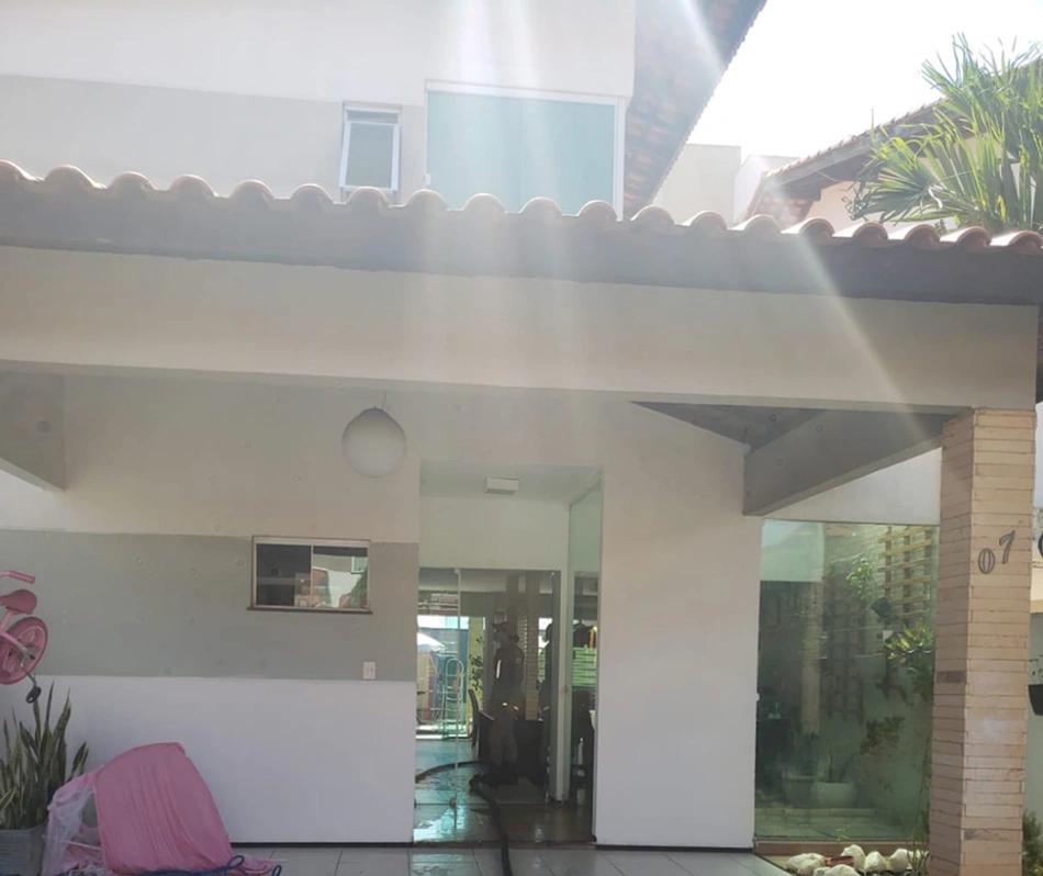 A casa fica localizada na Avenida Mirtes Melão