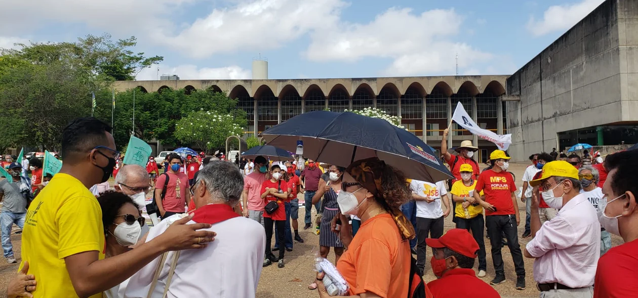 A concentração ocorreu na frente da Alepi