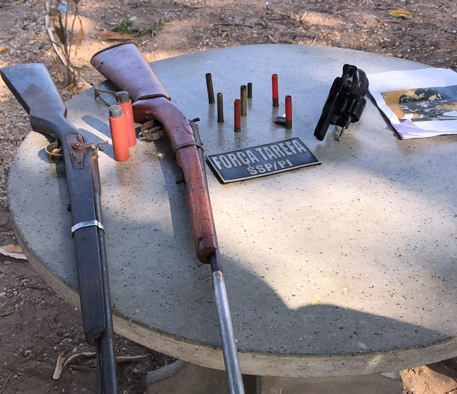 Armas apreendidas com o acusado na zona rural de Teresina