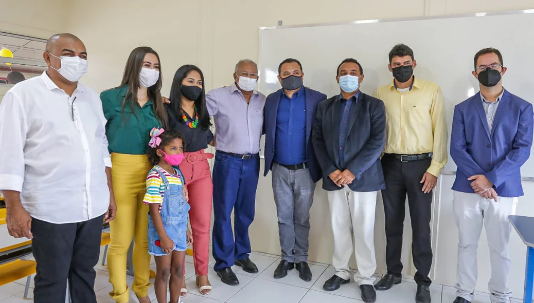 Autoridades presentes na inauguração