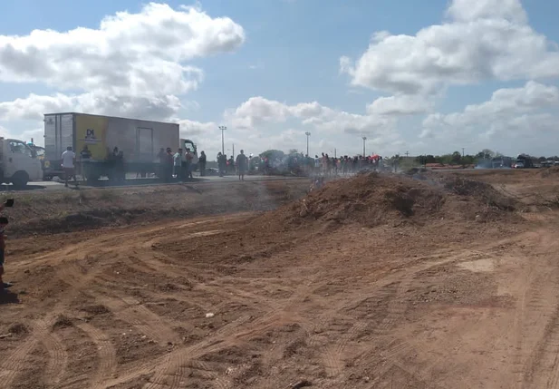 Bloqueio causou grande congestionamento na BR 316