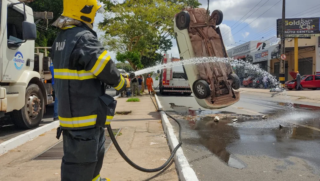 Bombeiros foram acionados