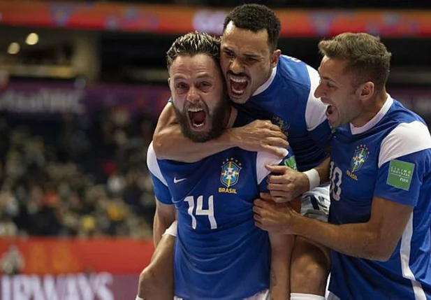 Brasil sofre, faz 1 a 0 no Marrocos e avança à semifinal do Mundial de Futsal