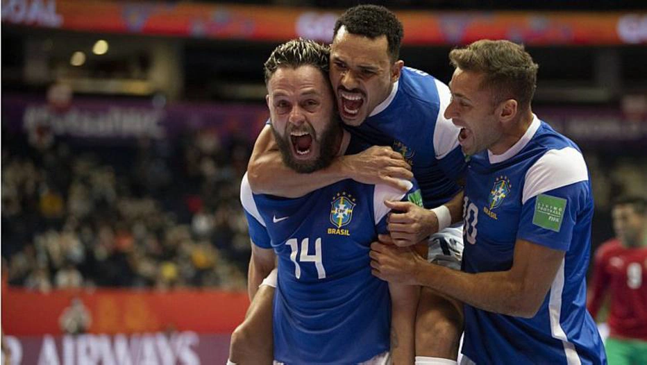 Brasil sofre, faz 1 a 0 no Marrocos e avança à semifinal do Mundial de Futsal