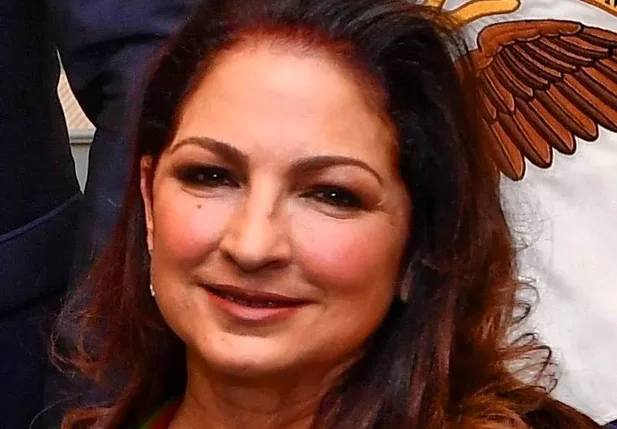 Cantora Gloria Estefan revela abuso sexual aos 9 anos de idade