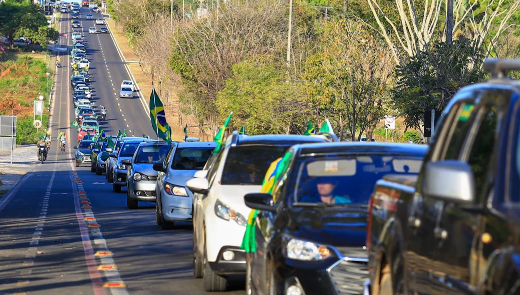 Carreata em ato pró-Bolsonaro reúne várias pessoas na Av. João XXlll