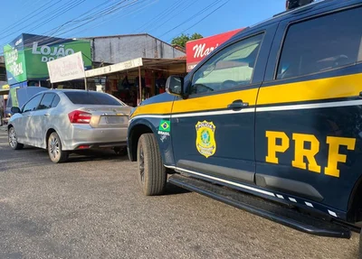 Carro foi apreendido pela PRF