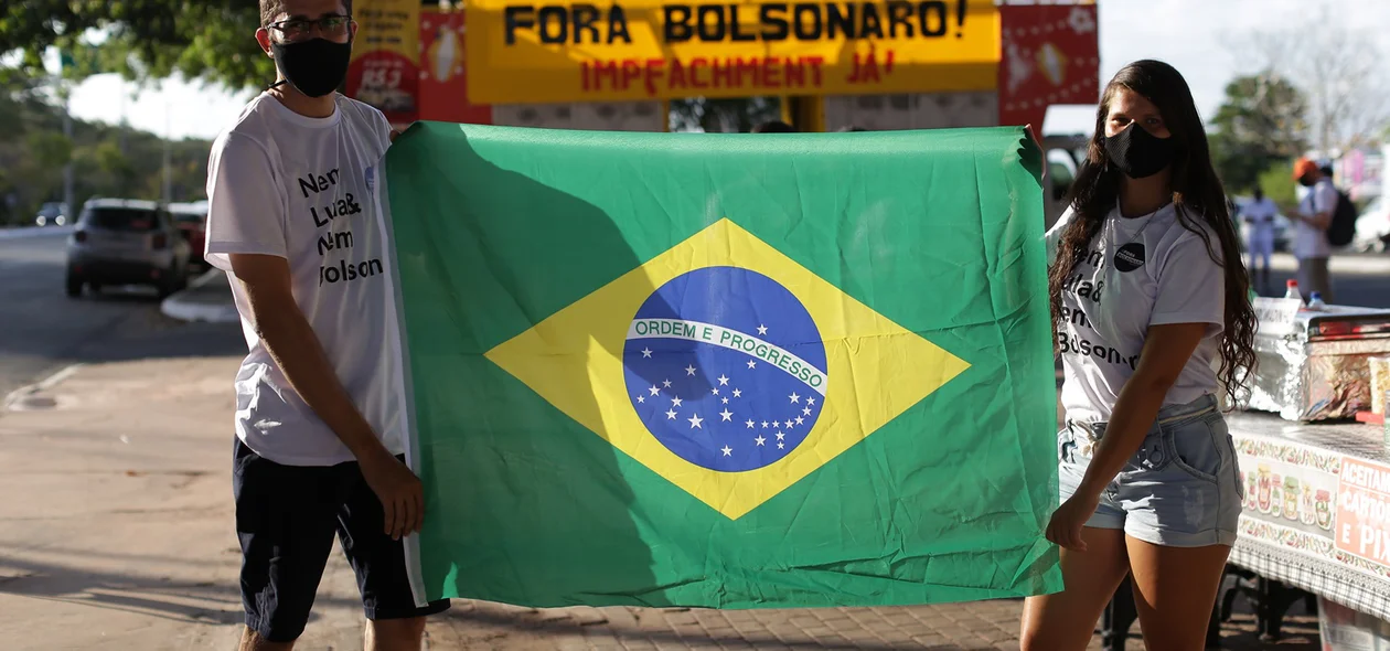 Casal na manifestação contra Bolsonaro