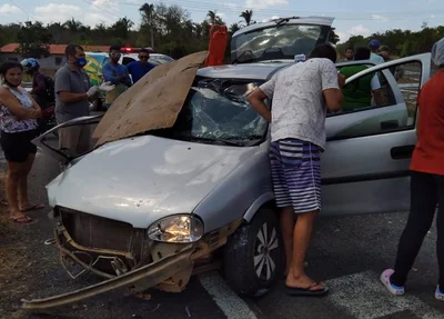 Colisão entre carros deixa dois feridos na BR-316