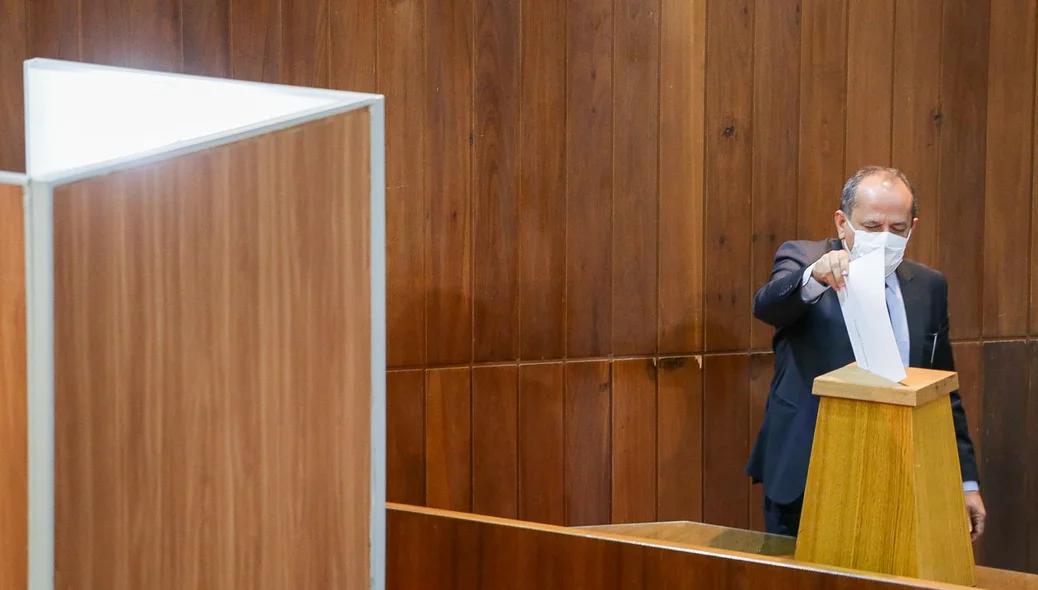Deputado Hélio Isaías