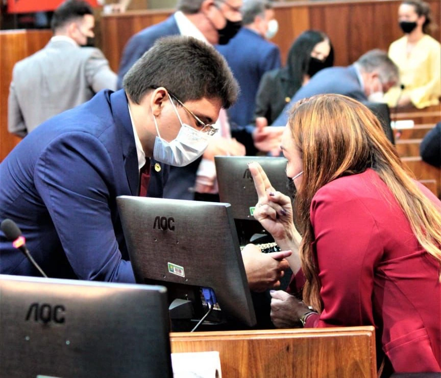 Deputado Oliveira Neto declara apoio a Flora Izabel na eleição do TCE