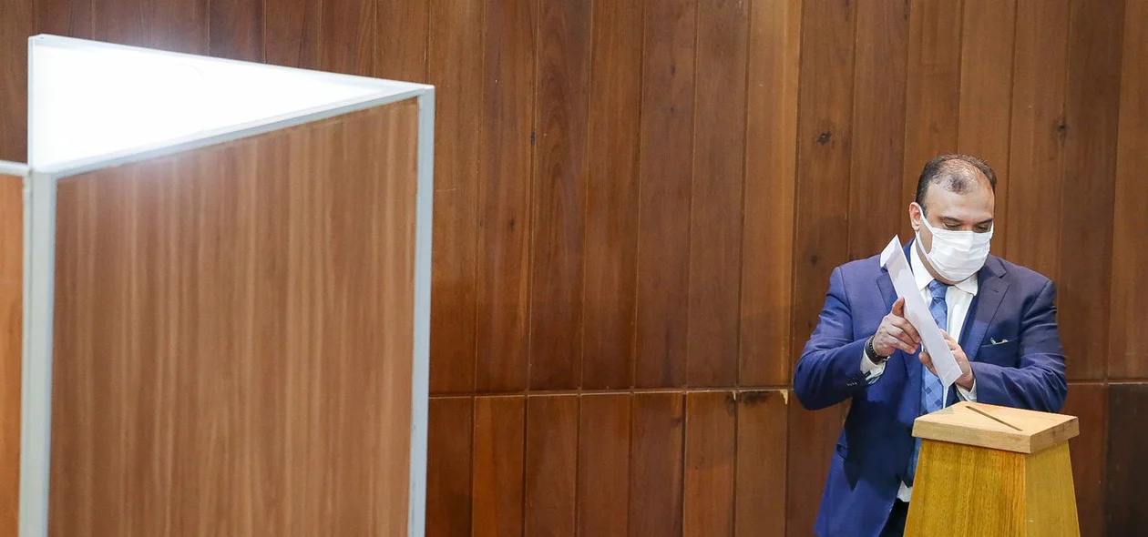 Deputado Ziza Fernandes