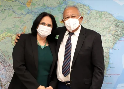 Dr. Pessoa com a ministra Damares Alves