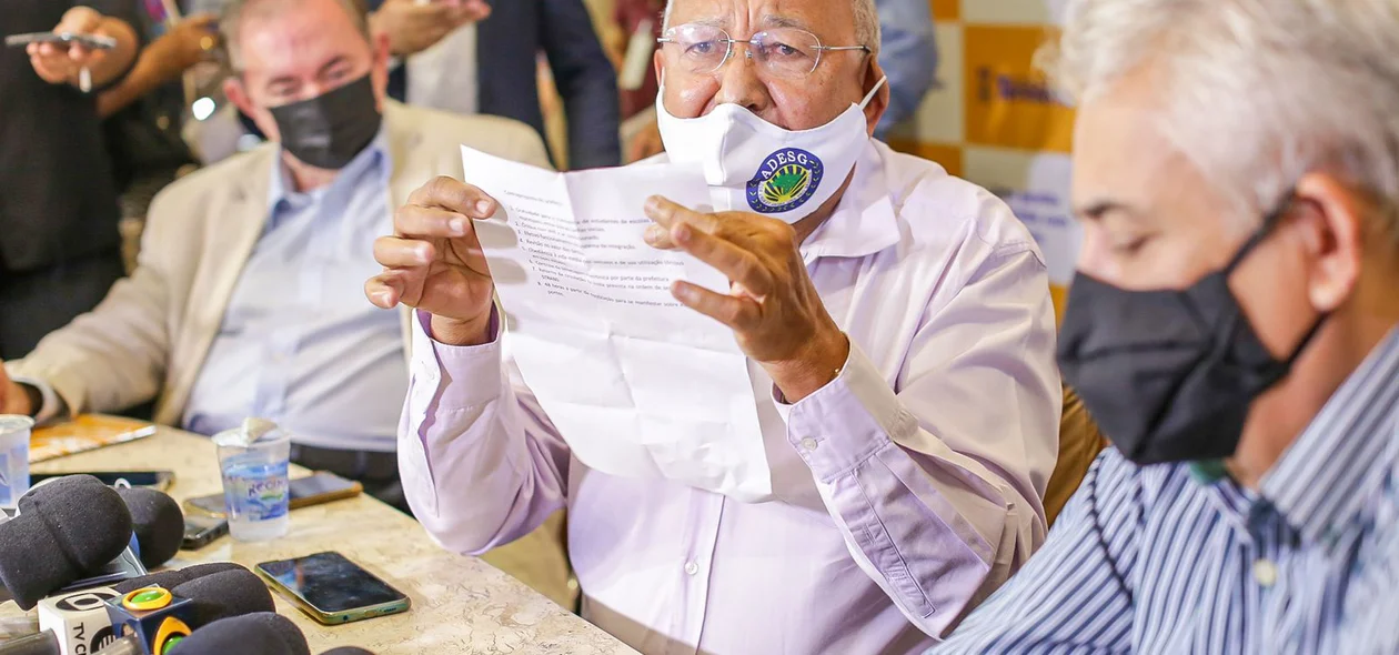 Dr. Pessoa durante coletiva sobre o transporte público de Teresina