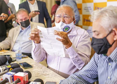 Dr. Pessoa durante coletiva sobre o transporte público de Teresina