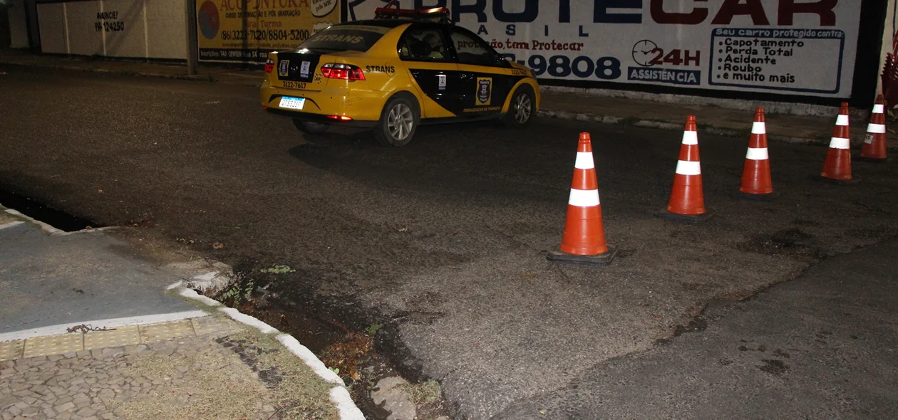 Equipe da Strans interditou a rua