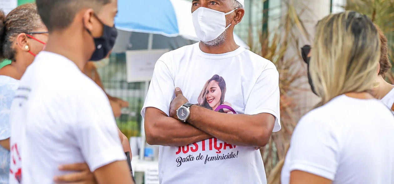 Familiares aguardam julgamento