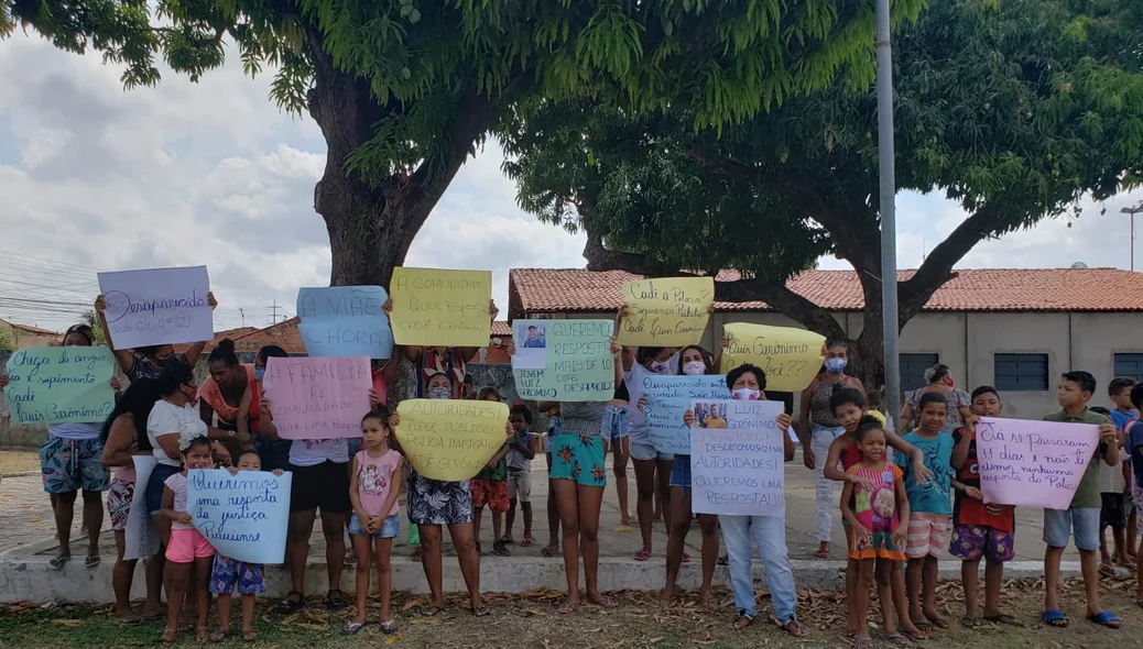 Familiares e amigos de Luiz Jerônimo fazem manifestação na Vila da Guia