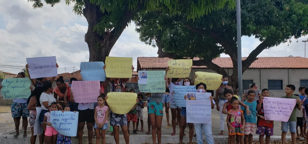 Familiares e amigos de Luiz Jerônimo fazem manifestação na Vila da Guia
