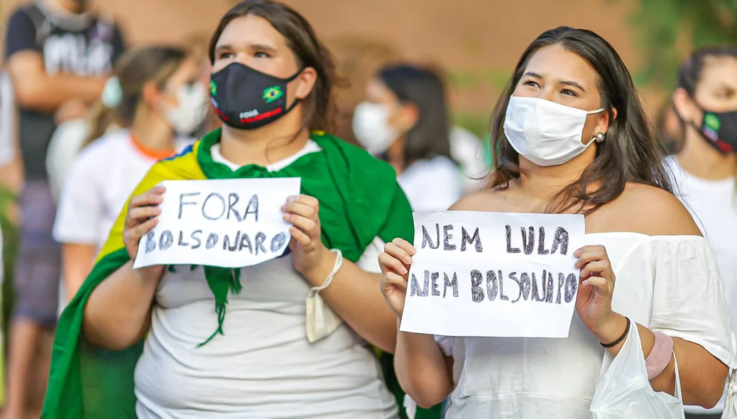 Irmãs levaram placas para a manifestação contra Bolsonaro
