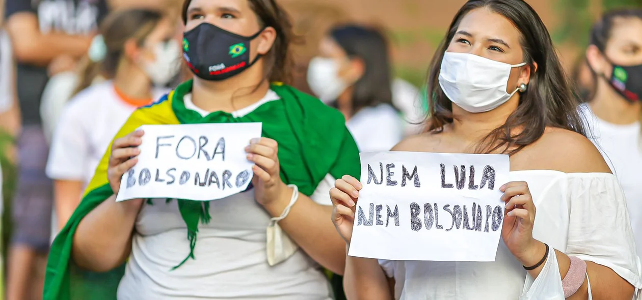 Irmãs levaram placas para a manifestação contra Bolsonaro