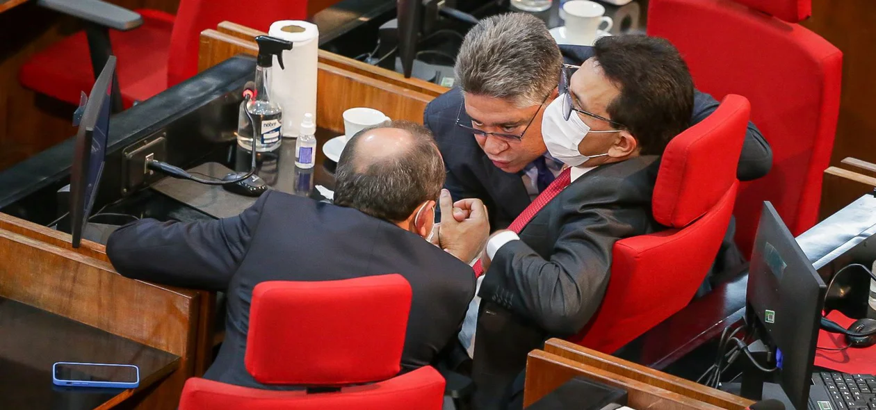 João Mádison conversa com Zé Santana e Hélio Isaías