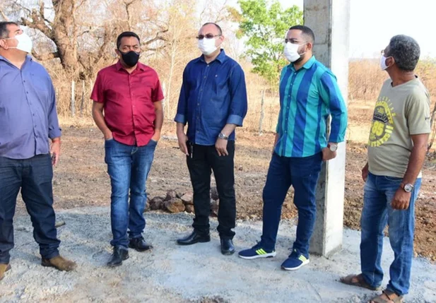 Joel Rodrigues visitando a comunidade Tabuleiro do Mato