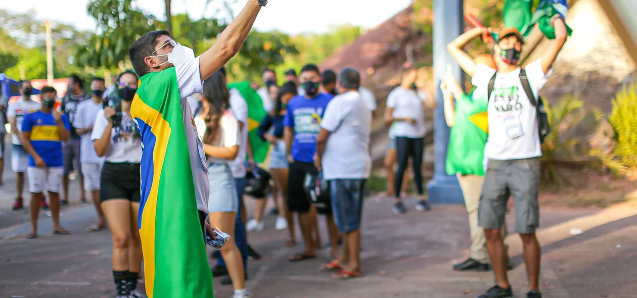 Jovens na manifestação contra Bolsonaro
