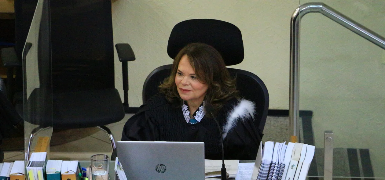 Juíza Lucicleide, empossada no TRE