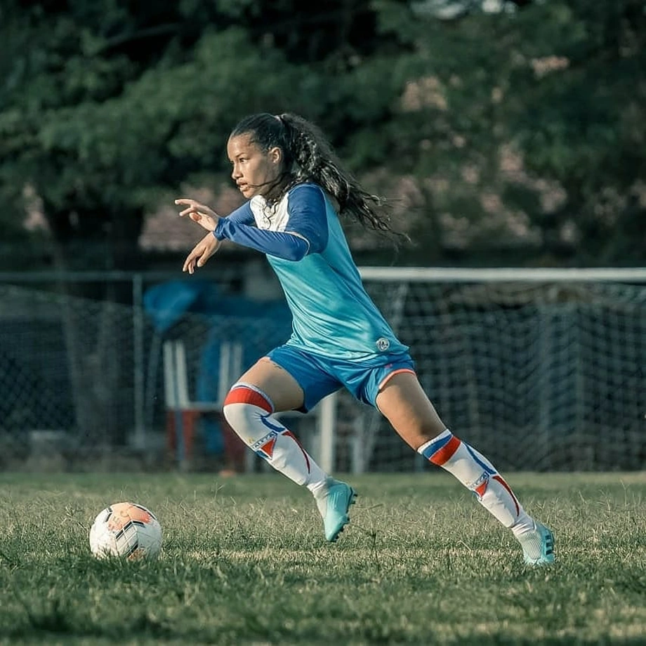 Kedma em atuação pelo FC Krybas Women da Ucrânia